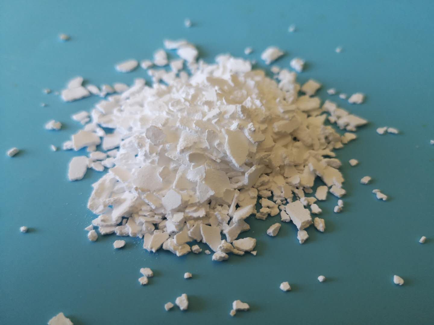 High Quality Calcium Chloride Dihydrate Flake Available at Competitive Price-3.jpg
