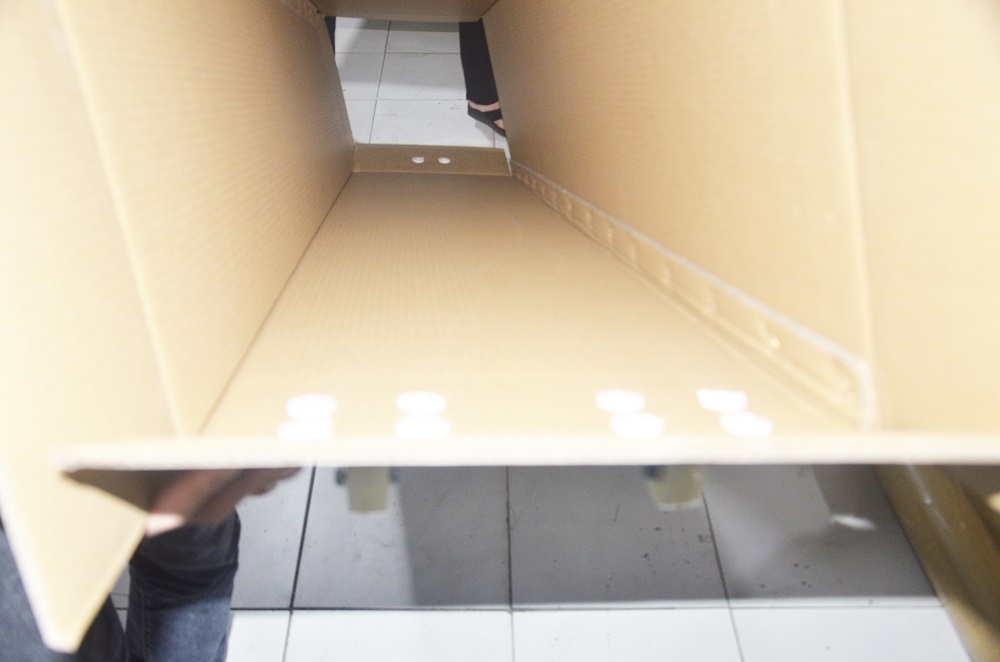 Pull rod mattress packaging box