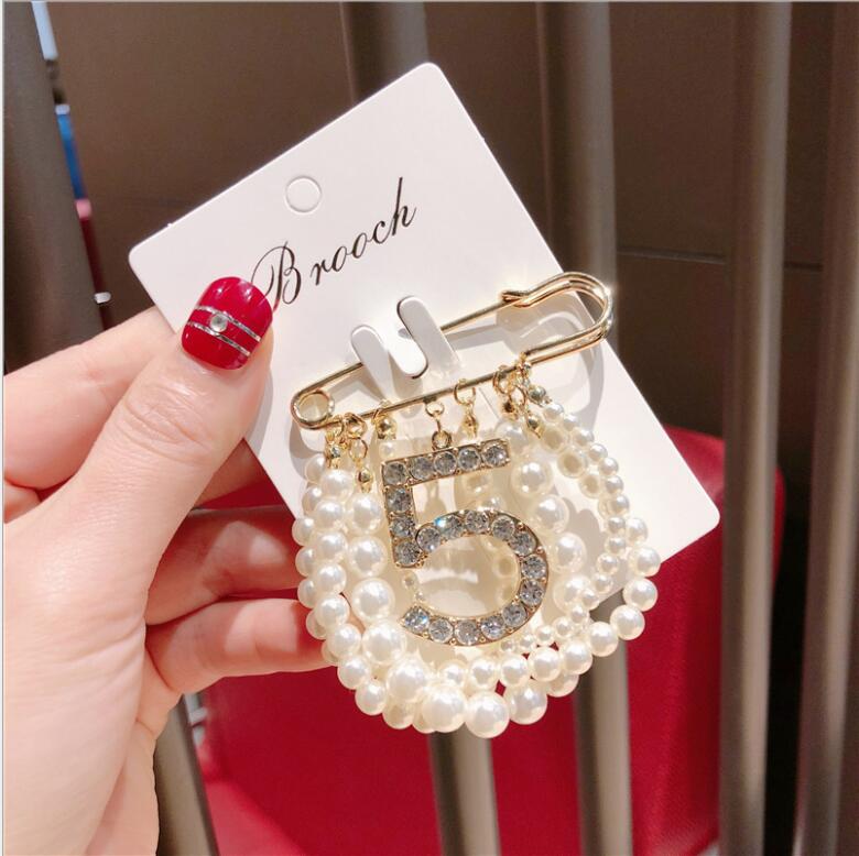 New design high-end jewelry Baroque diamond digital 5 pearl tassel woman brooch