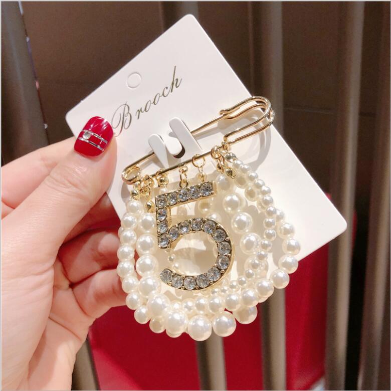 New design high-end jewelry Baroque diamond digital 5 pearl tassel woman brooch
