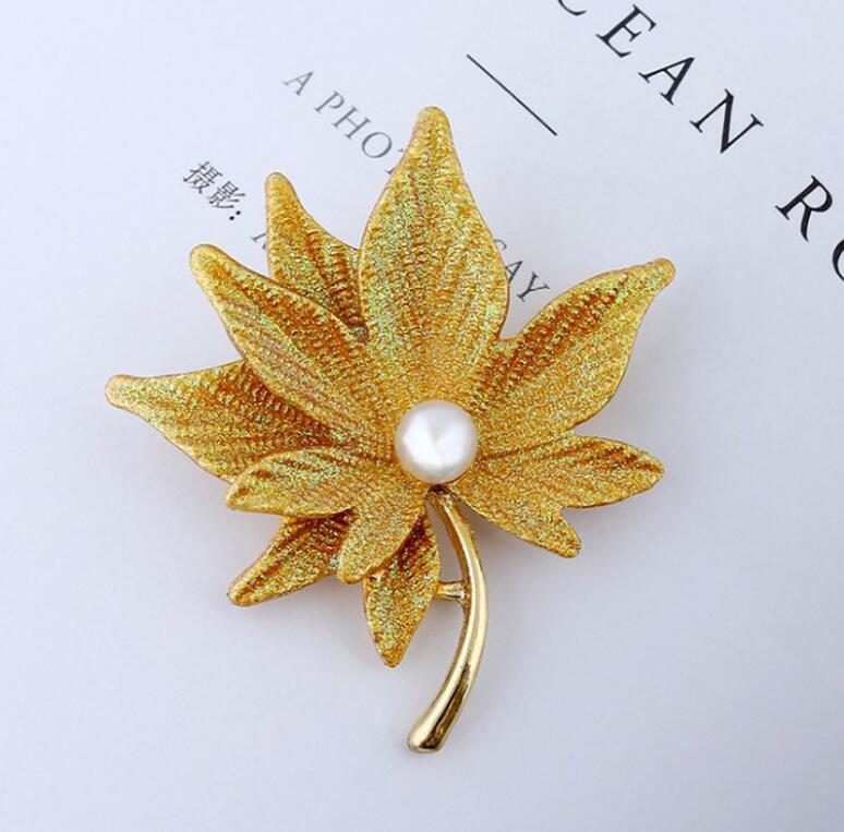 Fashion Brooch dazzling double-layer maple leaf pearl dress Brooch