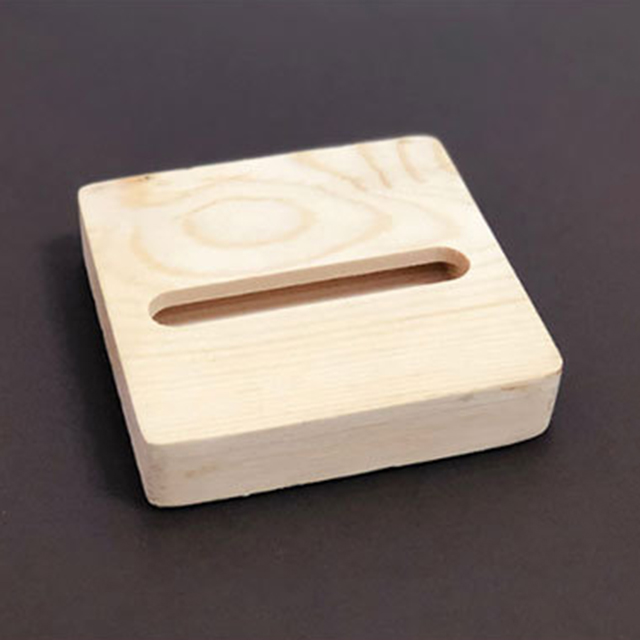 Stylish simple square easy to carry pine desktop lazy stand mobile phone base wooden loudspeaker