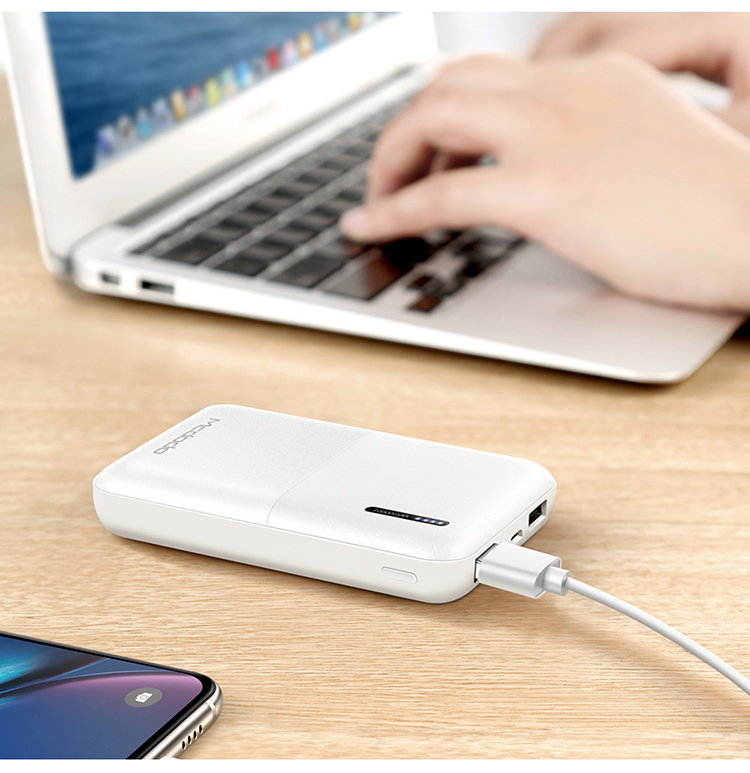 Mcdodo 2019 Portable Small Mini Size Rechargeable Power Banks New Products Dual USB Ports 10000mAh 5V 2.4A Portable Charger