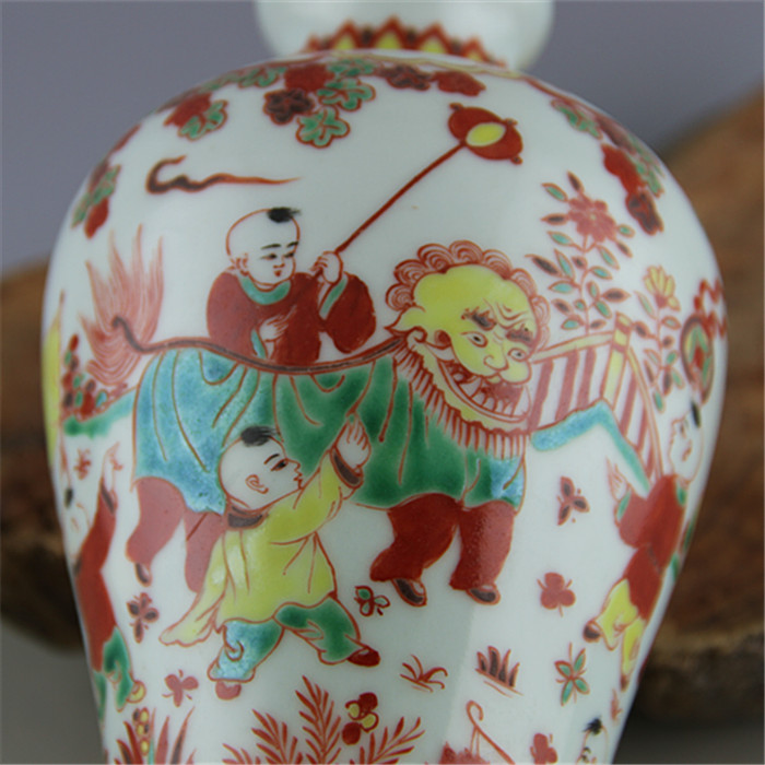 Oriental antique hand painted ceramic porcelain decorative vases for collection
