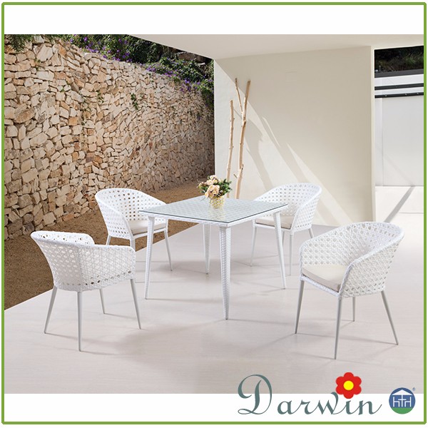 Graceful Outdoor Furniture Aluminium Wicker Dining Table and Chairs