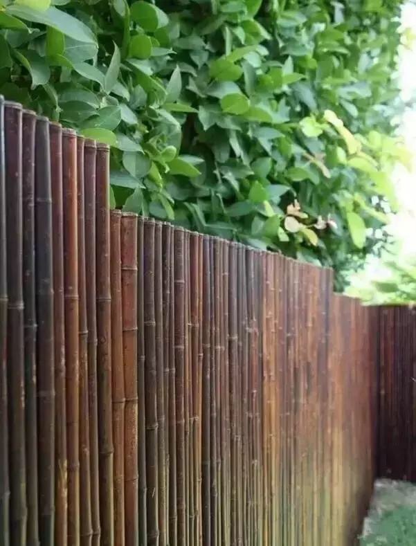 Factory wholesale natural environmentally friendly harmless black bamboo fence panels garden bamboo fence