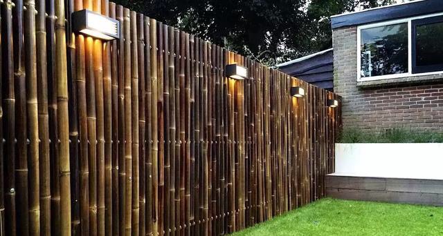Factory direct natural environmentally friendly carbonize brown bamboo garden fence artificial bamboo fence