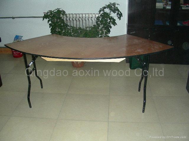 Serpentine Table with metal edge for wedding / banquet