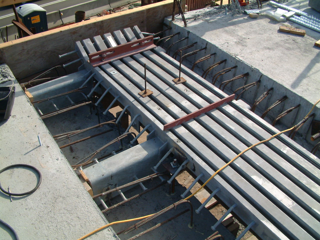 Modular/finger/elastomeric/asphalt bridge deck expansion joints